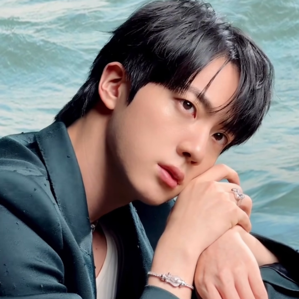 Behind-the-scenes cut of Jin (BTS)