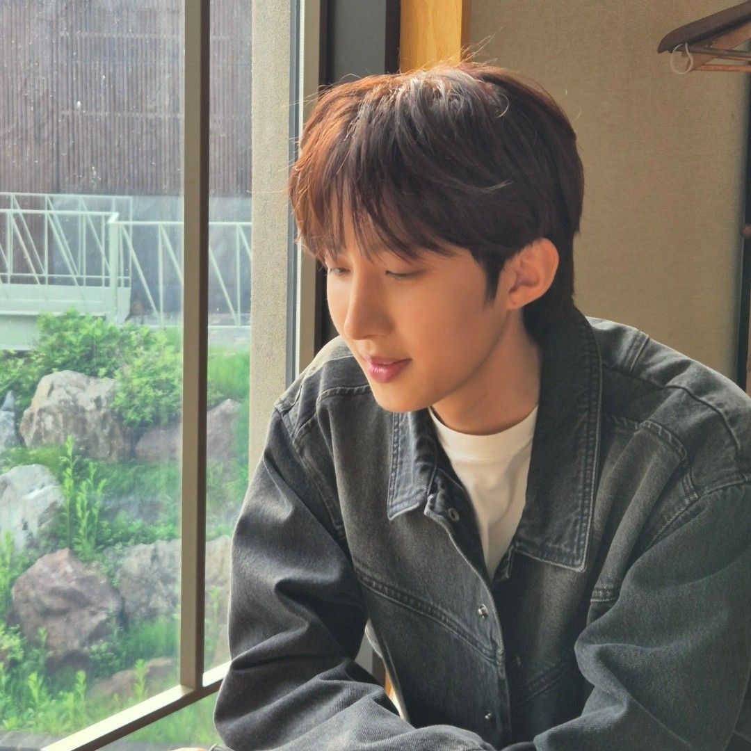 Behind-the-scenes cut of Hui (PENTAGON)