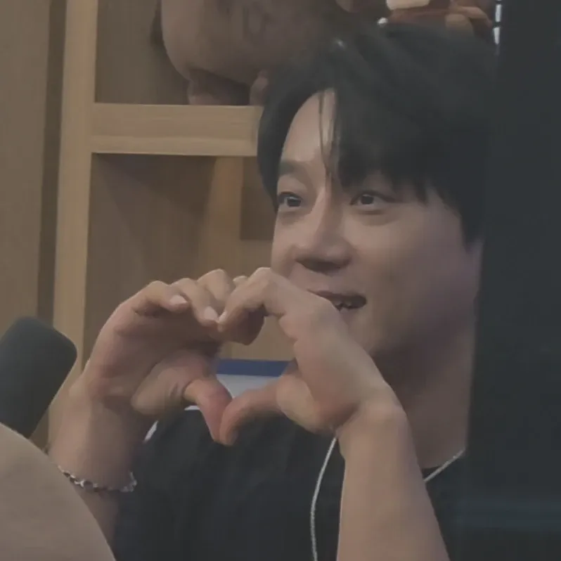 A moment captured by Hwang Chiyeol's fan