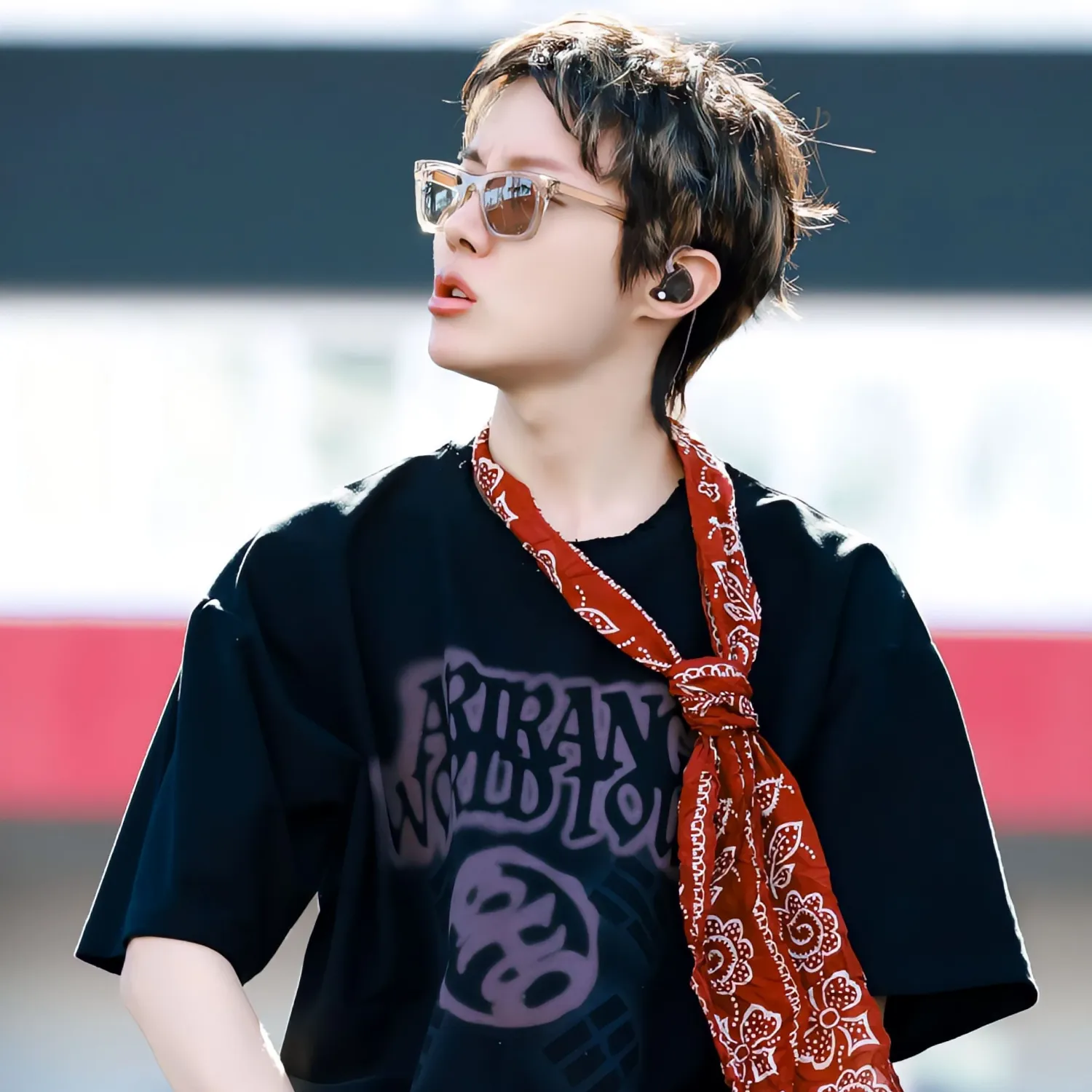 Foto aktivitas terbaru j-hope (BTS)