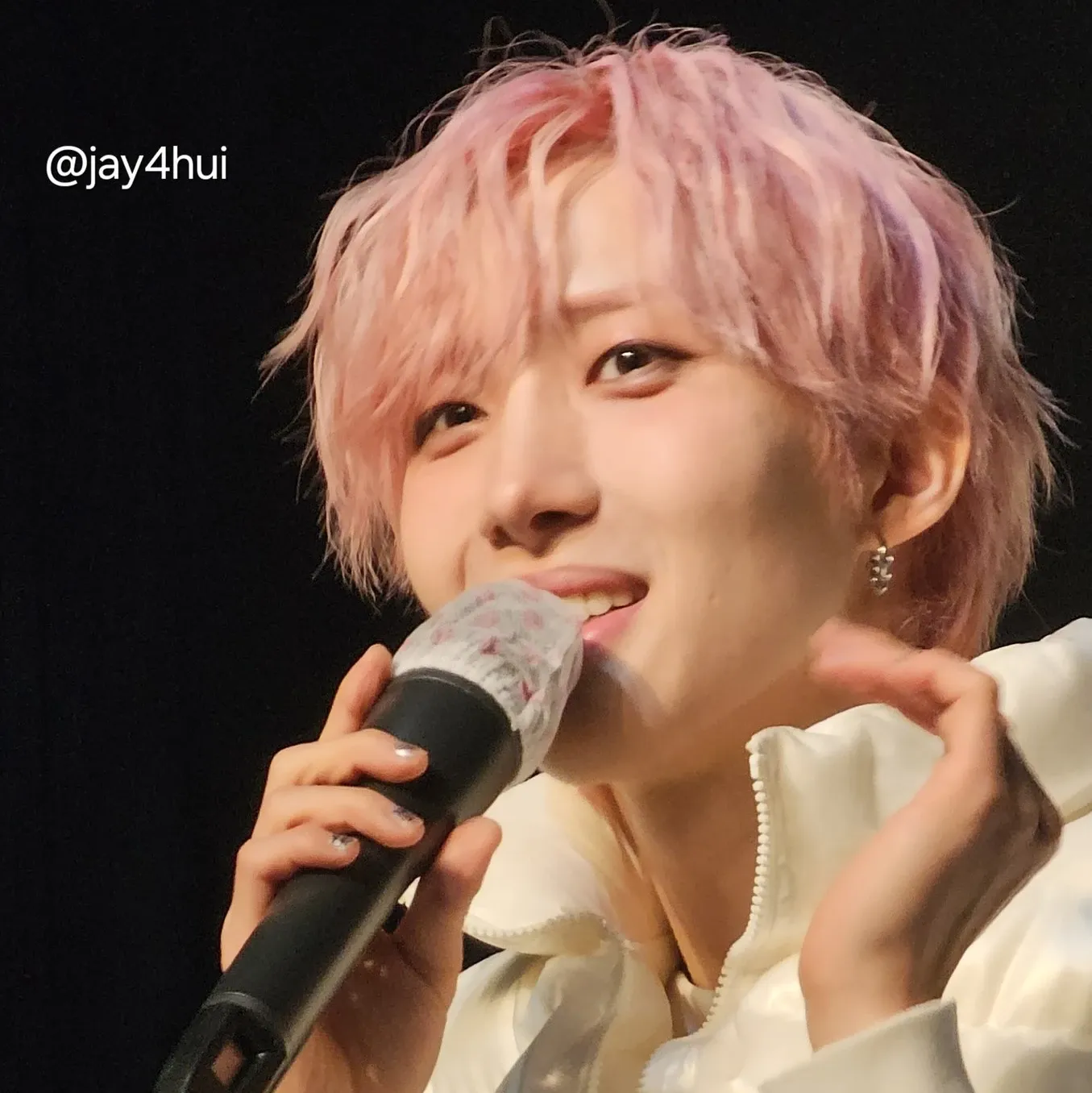 Recent activity shot of Hui (PENTAGON)