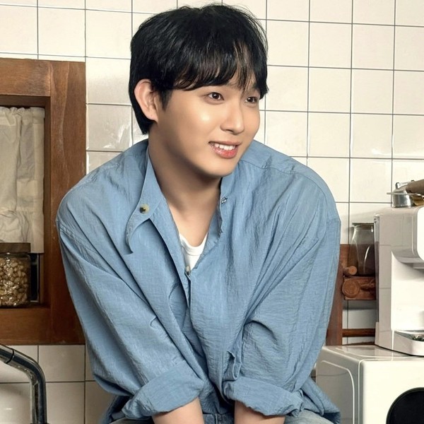今天在最愛偶像中閃耀的任炫植 (BTOB)代表照片