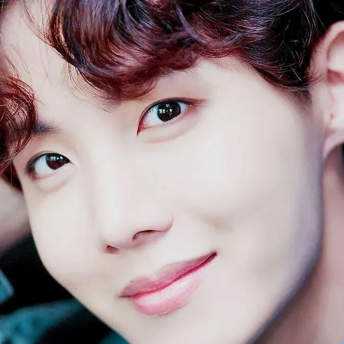제이홉 (방탄소년단)의 최신 사진