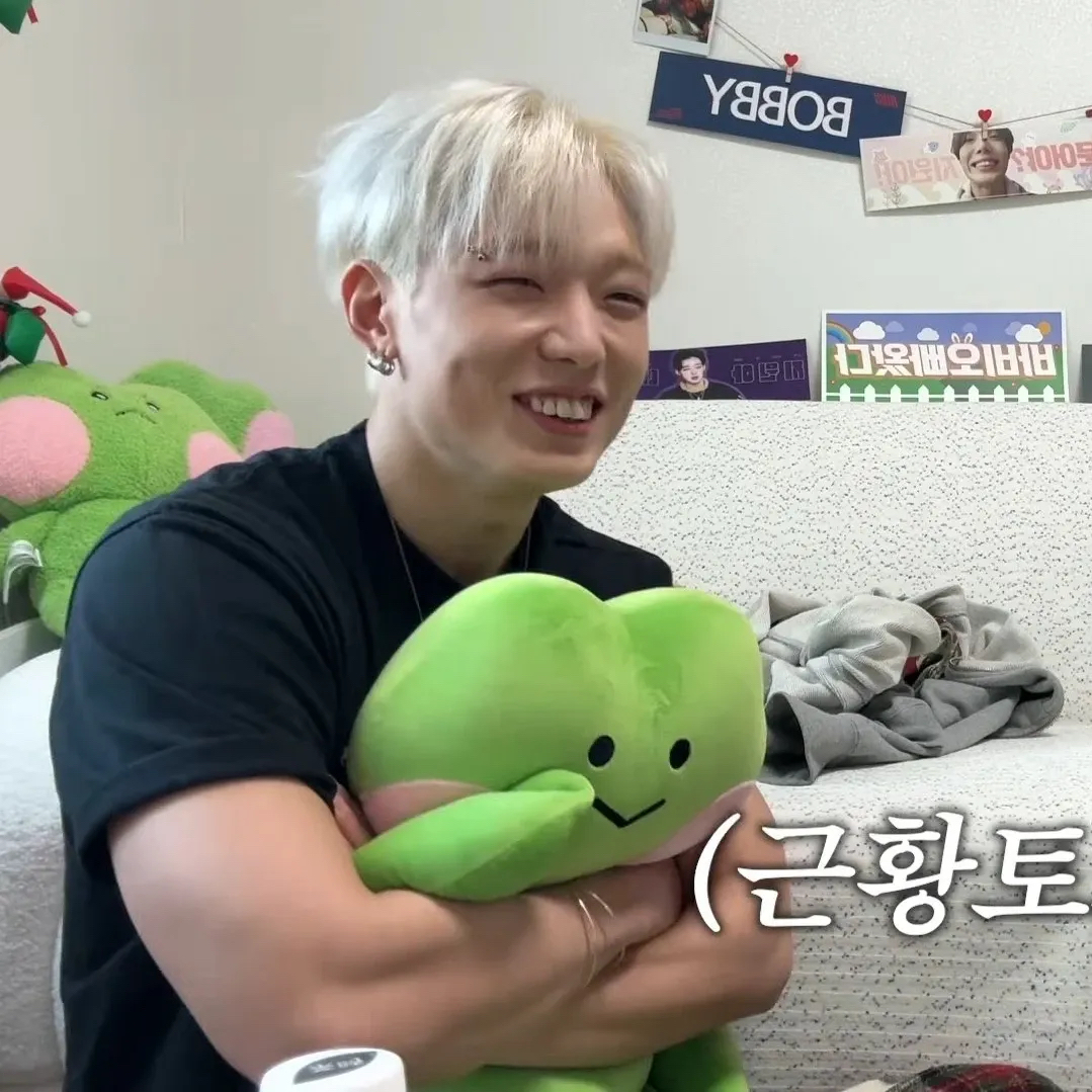 A moment captured by BOBBY (iKON)'s fan