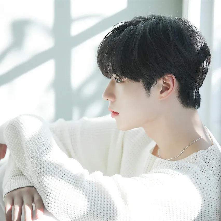 Behind-the-scenes cut of Kim Junseo (ALPHA DRIVE ONE)