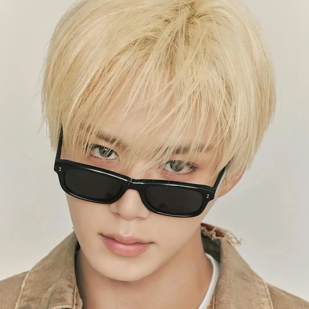 Behind-the-scenes cut of Kim Junseo (ALPHA DRIVE ONE)