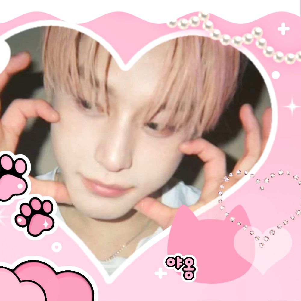 Behind-the-scenes cut of Kim Jiwoong (ZEROBASEONE)