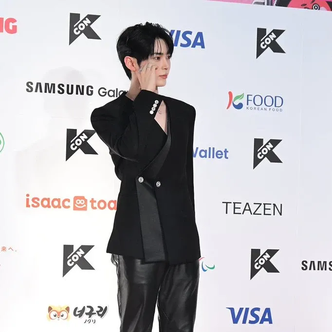 Recent activity shot of Sung Hanbin (ZEROBASEONE)