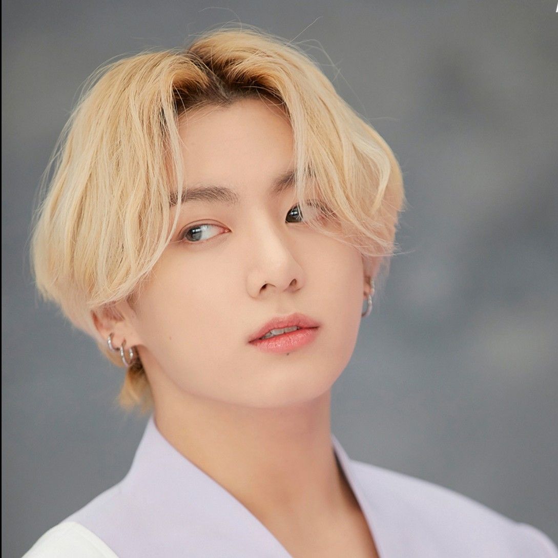 Foto aktivitas terbaru Jungkook (BTS)