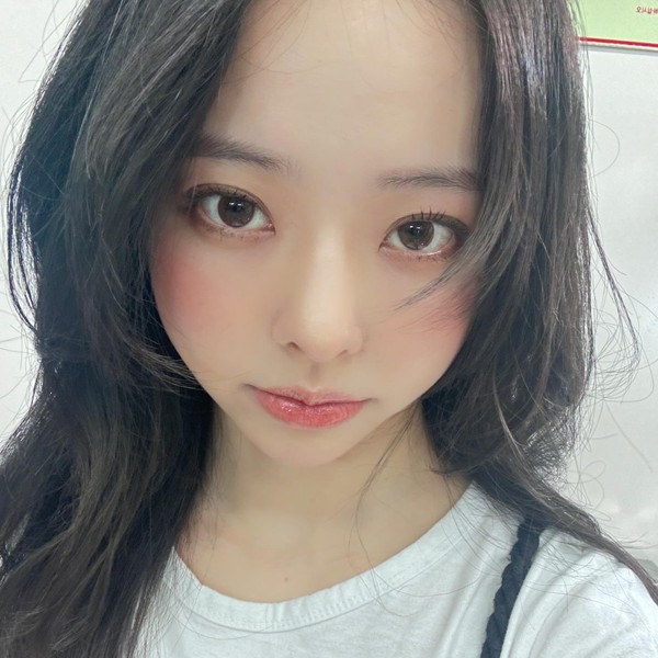 Popular profile picture of ViVi (Loossemble) loved by fans