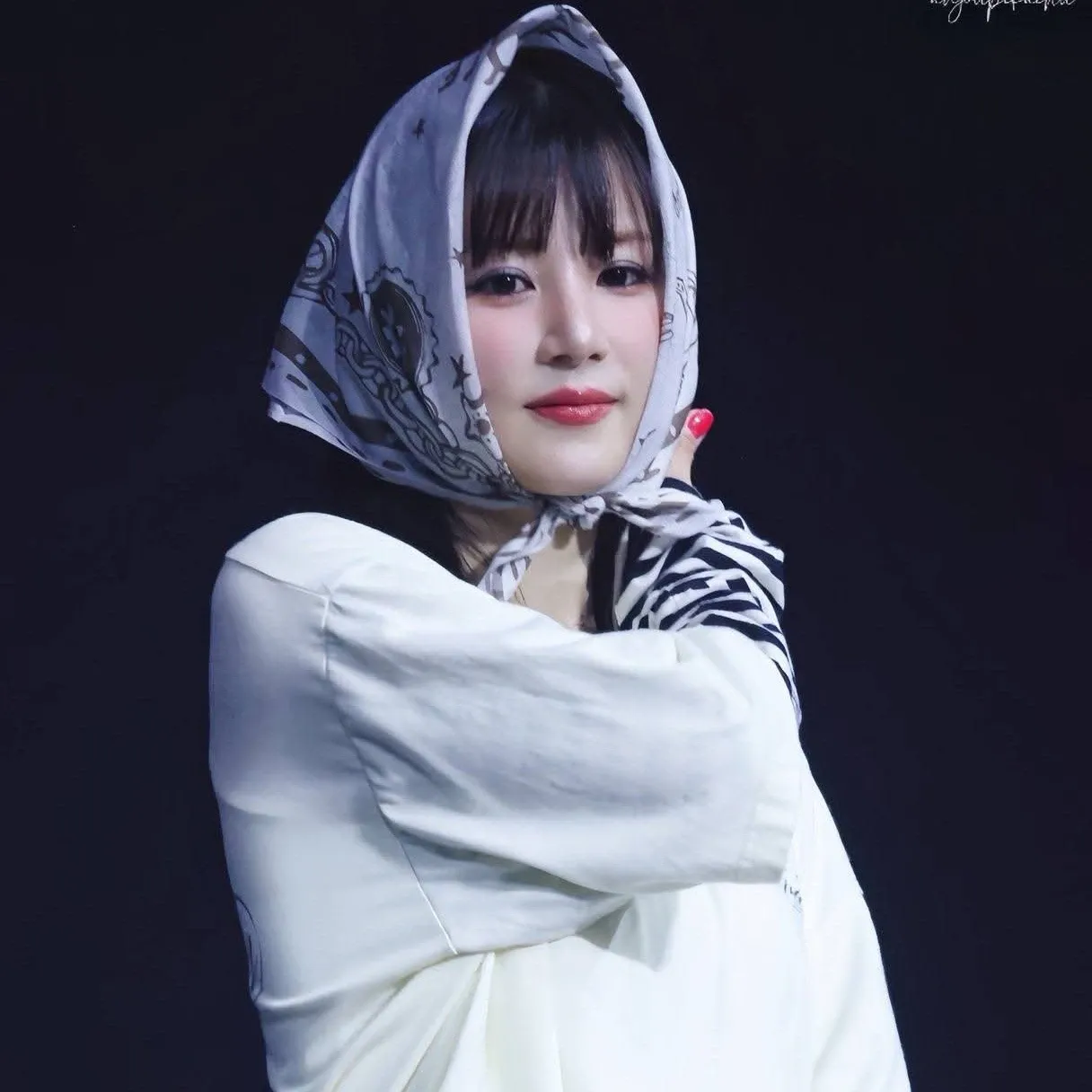 Behind-the-scenes cut of Park Chorong (Apink)