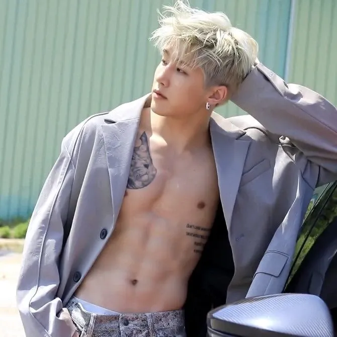 Latest photo of Jinjin (ASTRO)