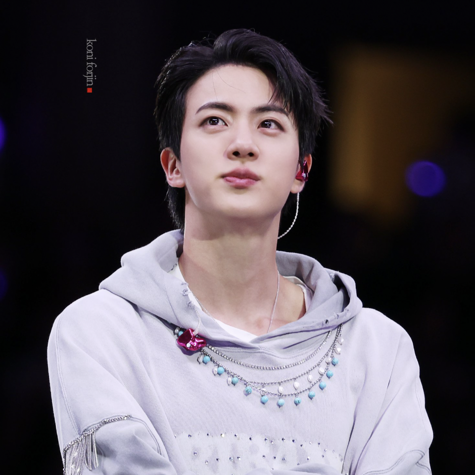 Momen yang diabadikan oleh penggemar Jin (BTS)