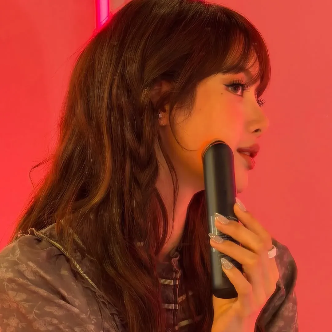 Foto aktivitas terbaru Lisa (BLACKPINK)