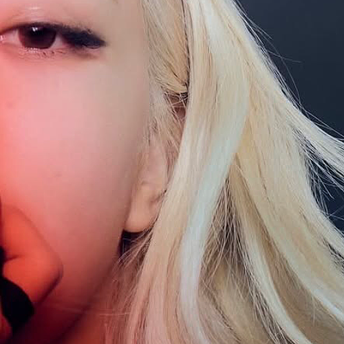 Potret di balik layar ROSÉ (BLACKPINK)