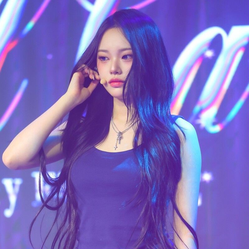 Recent activity shot of Park Boeun (CLASS:y)