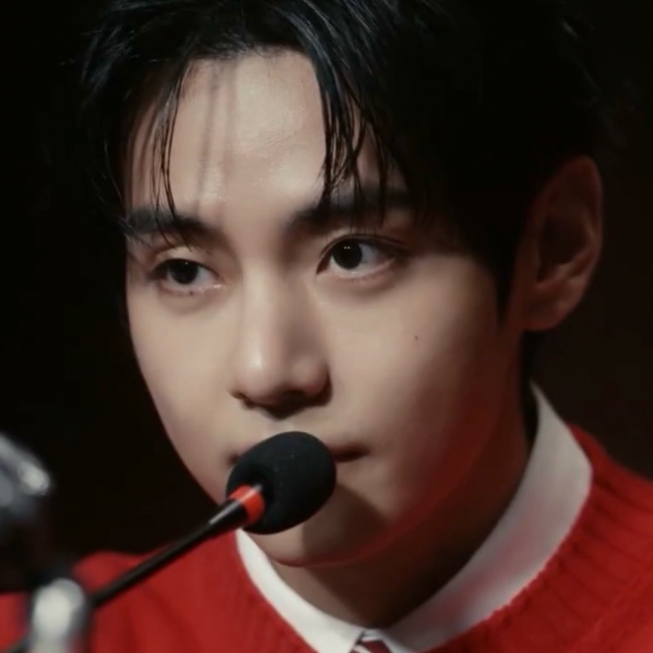 Latest photo of V (BTS)