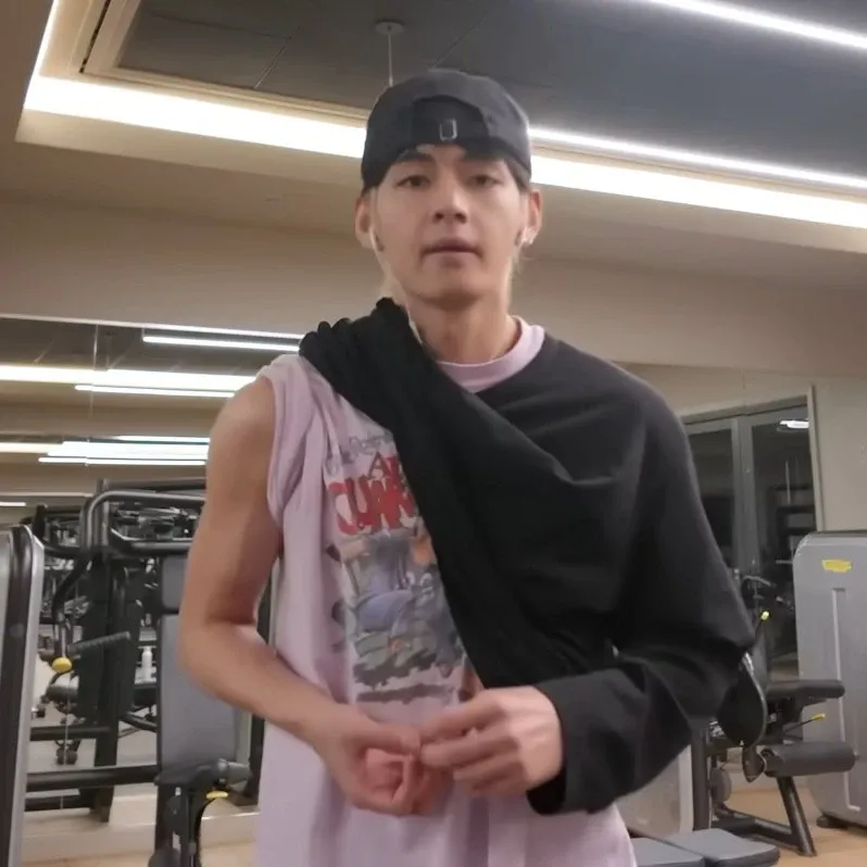 Foto aktivitas terbaru V (BTS)