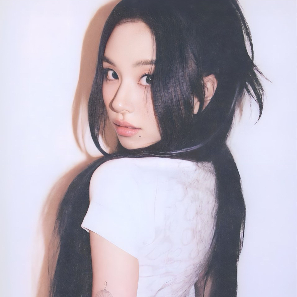 A moment captured by Chaeyoung (TWICE)'s fan