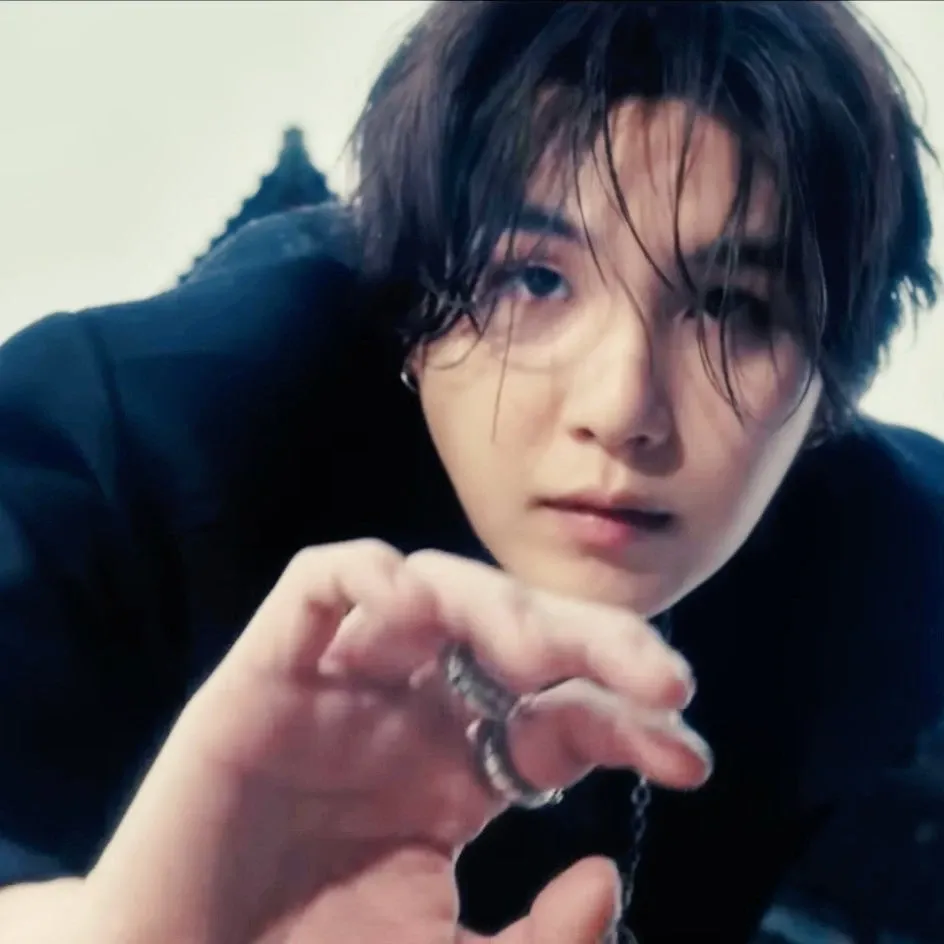 Foto terbaru SUGA (BTS)