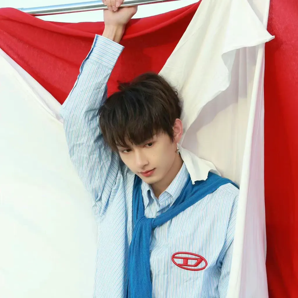 Latest photo of Jun (SEVENTEEN)