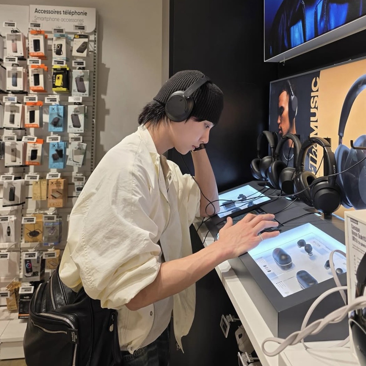 Latest photo of Joshua (SEVENTEEN)