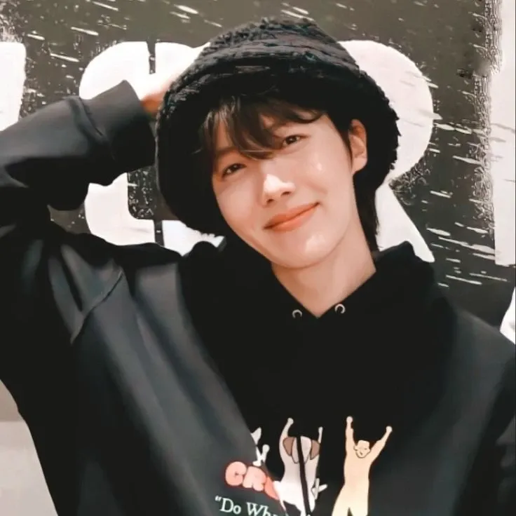 뷔 (방탄소년단) 최근 활동샷