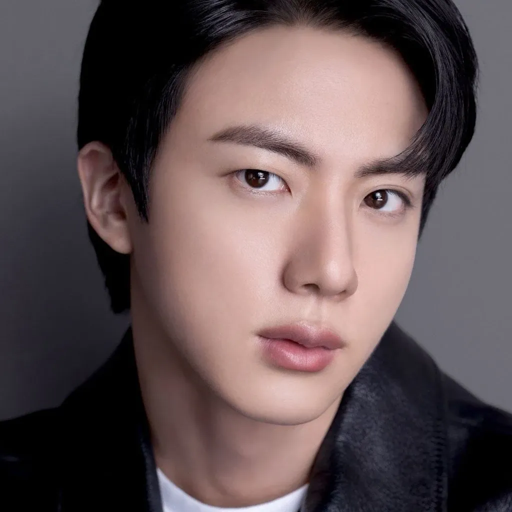 Momen yang diabadikan oleh penggemar Jin (BTS)