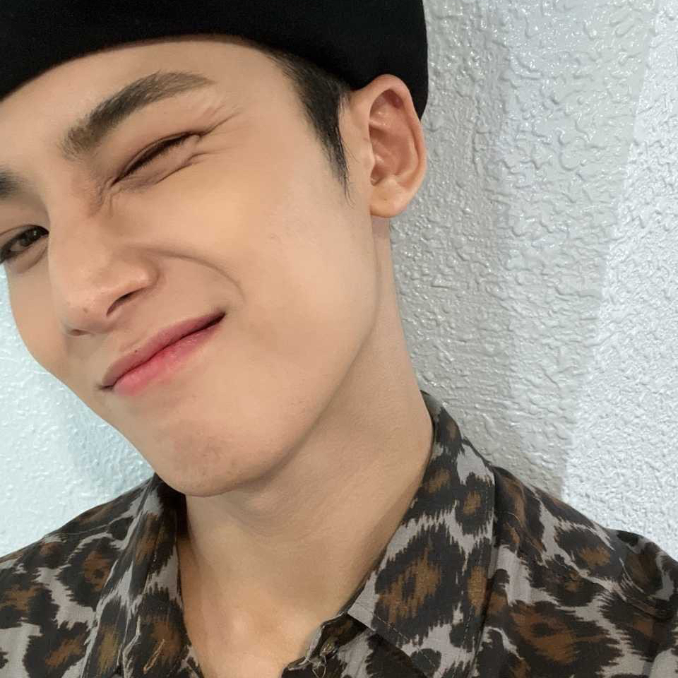 Behind-the-scenes cut of SEVENTEEN