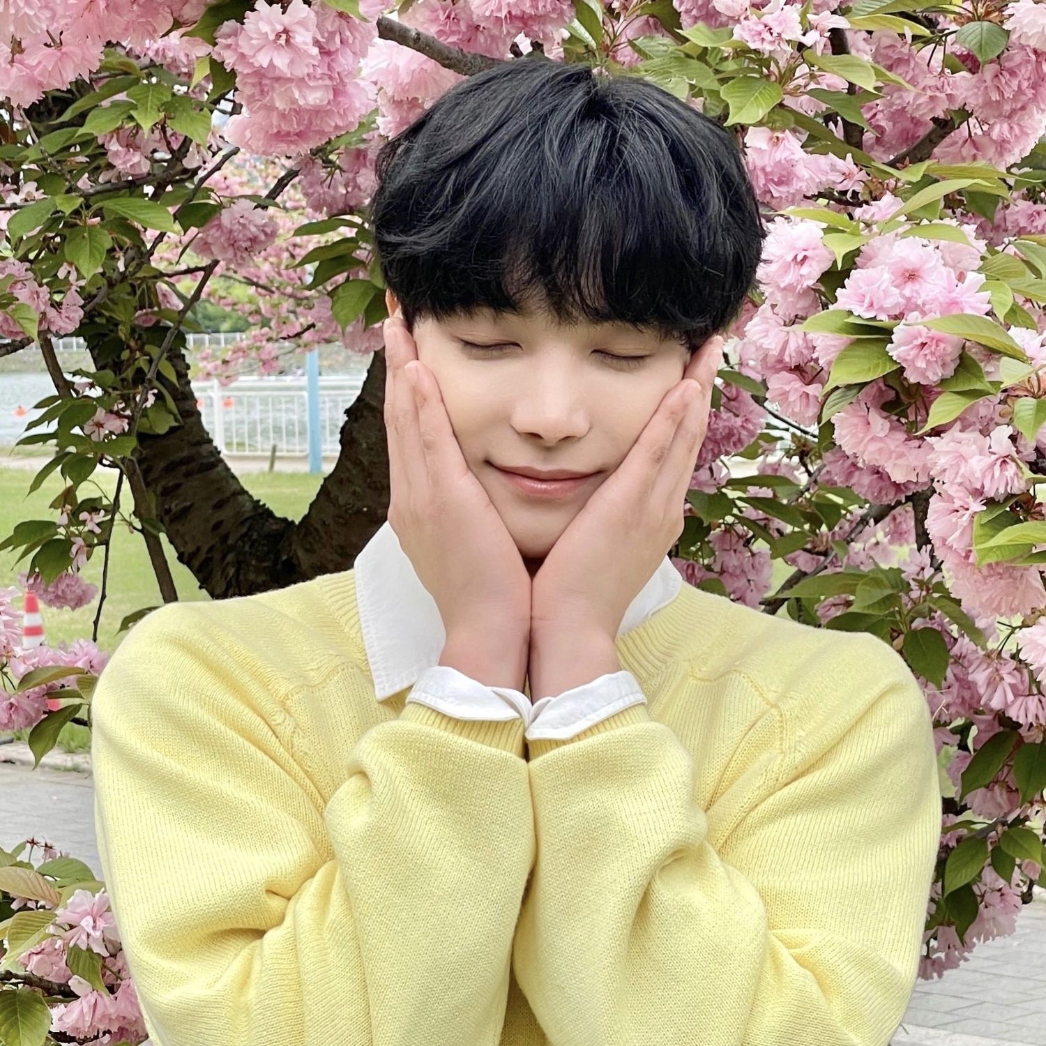 Behind-the-scenes cut of Kim Jonghyeon