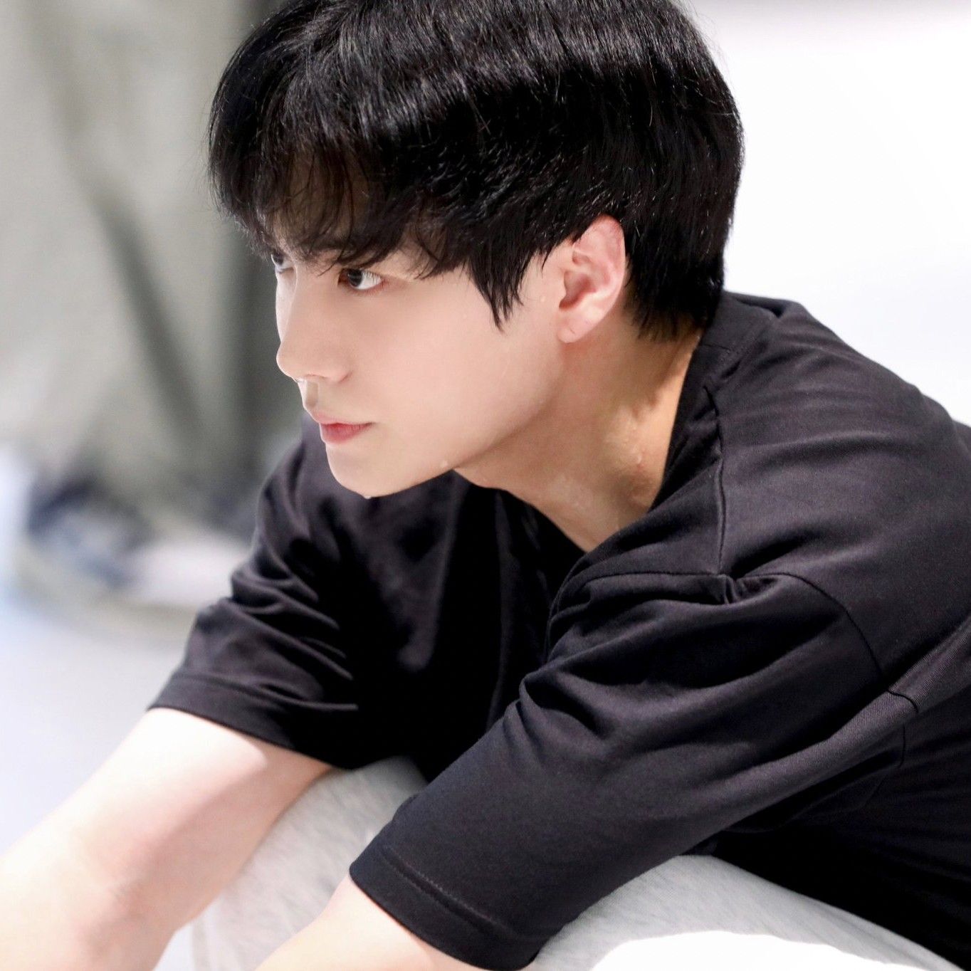 Behind-the-scenes cut of Kim Jonghyeon