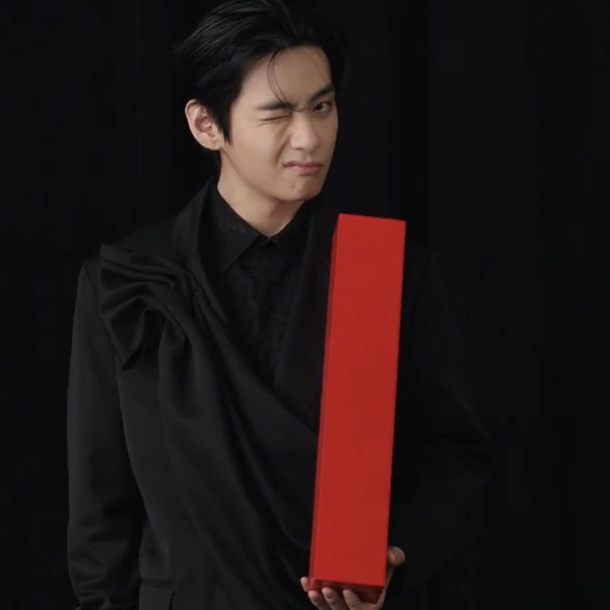 V (防彈少年團)的最新照片