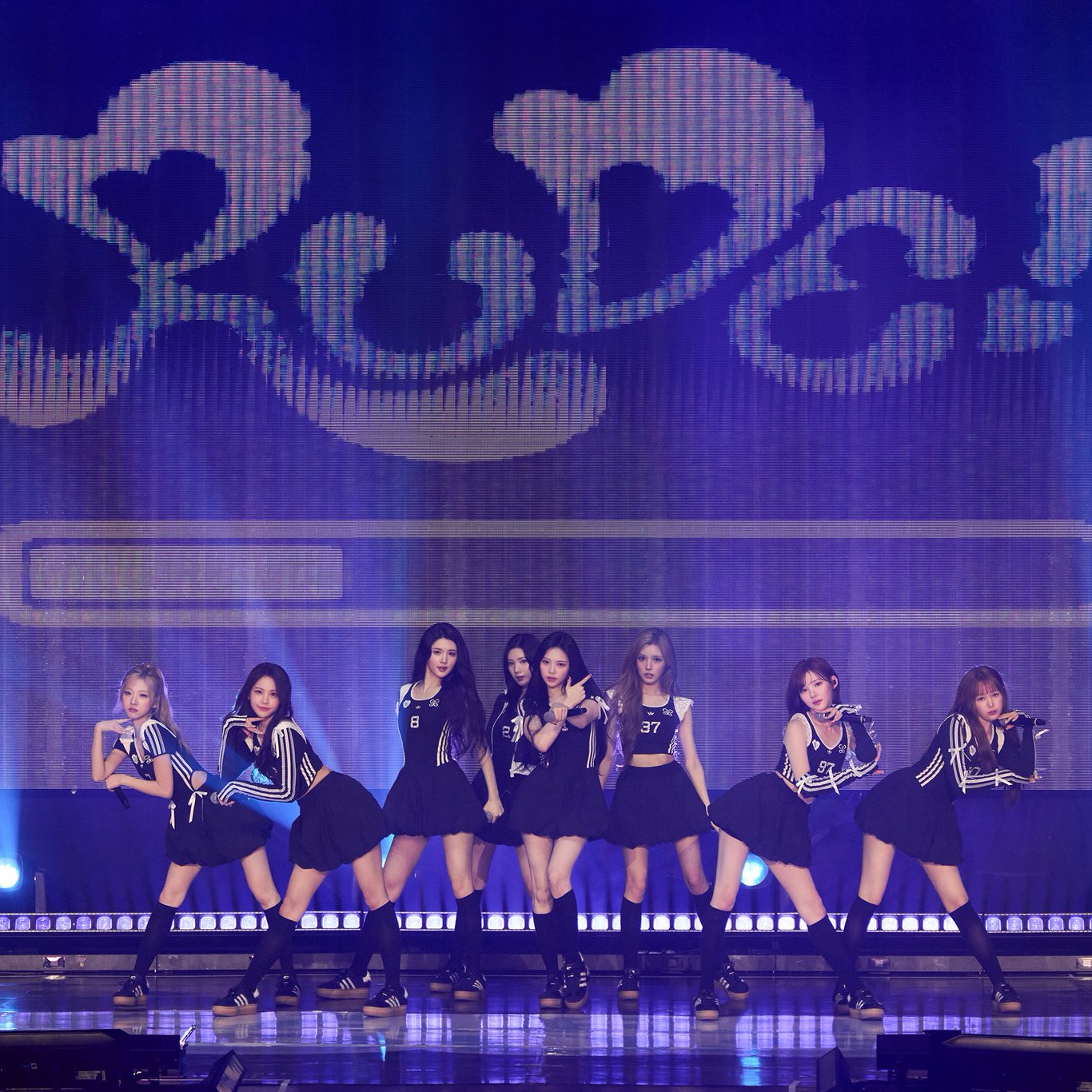 Behind-the-scenes cut of Hearts2Hearts