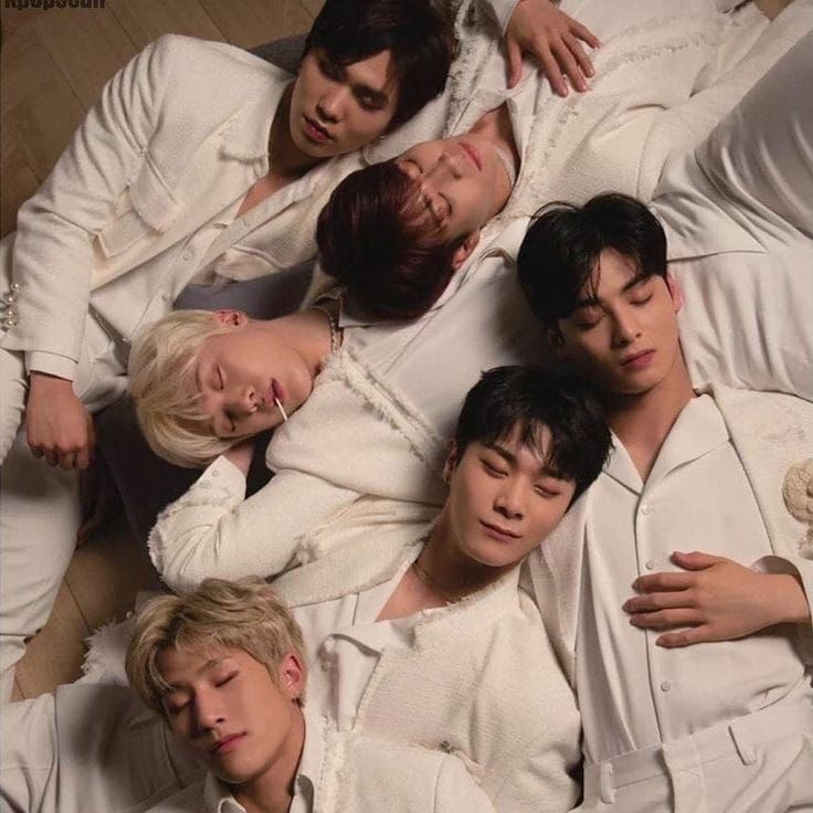 아스트로의 최신 사진