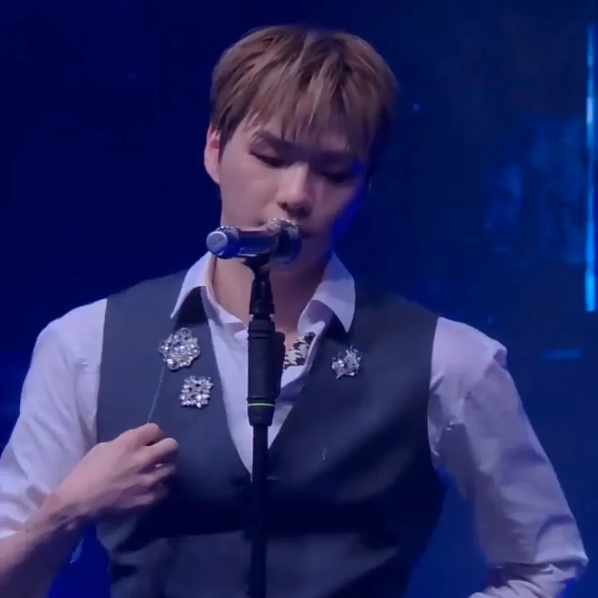 강다니엘의 비하인드 컷