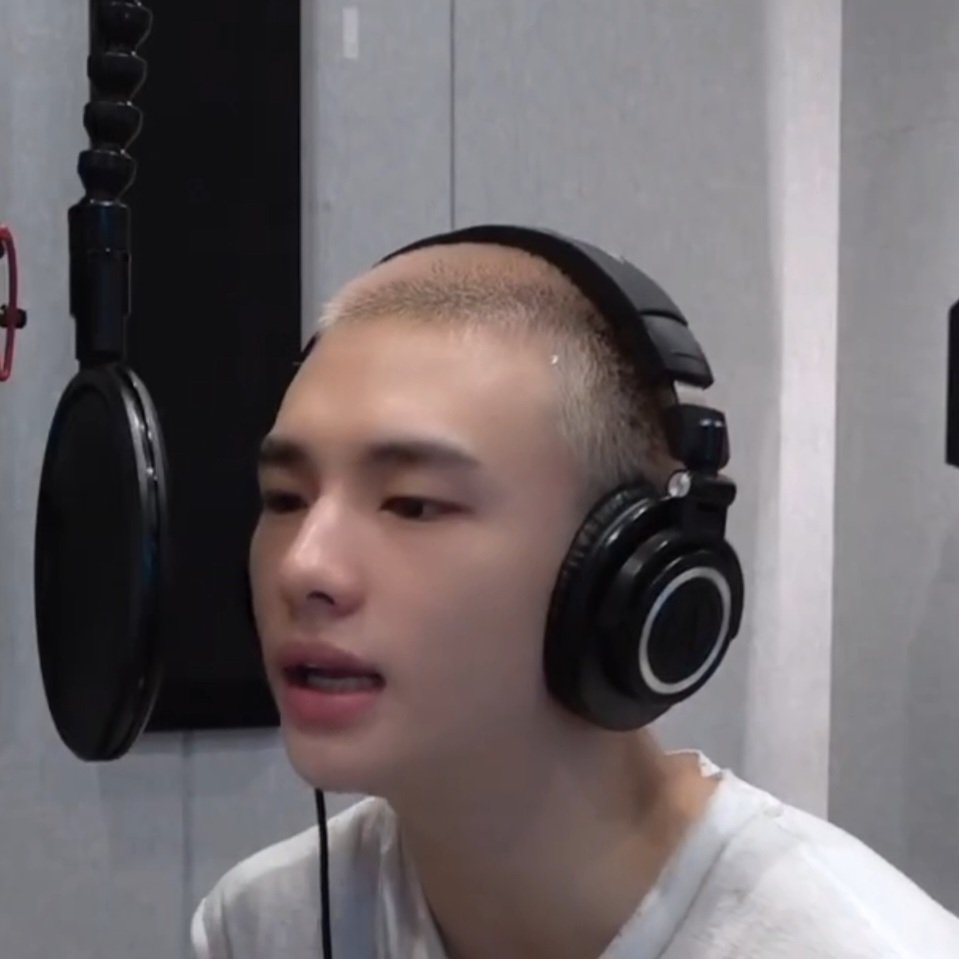 Behind-the-scenes cut of Hyunjin (Stray Kids)