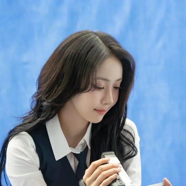 A moment captured by SinB (GFRIEND, VIVIZ)'s fan