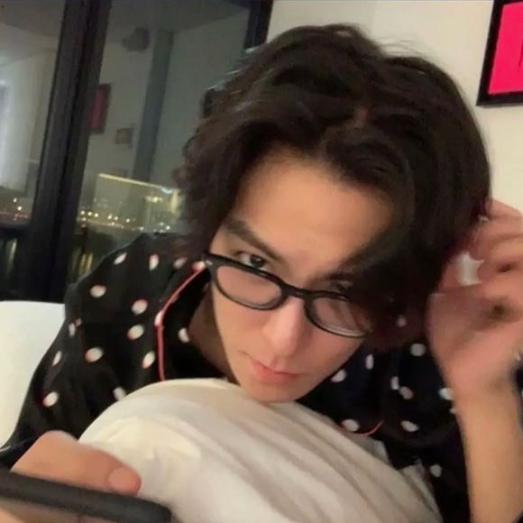 A moment captured by T.O.P's fan