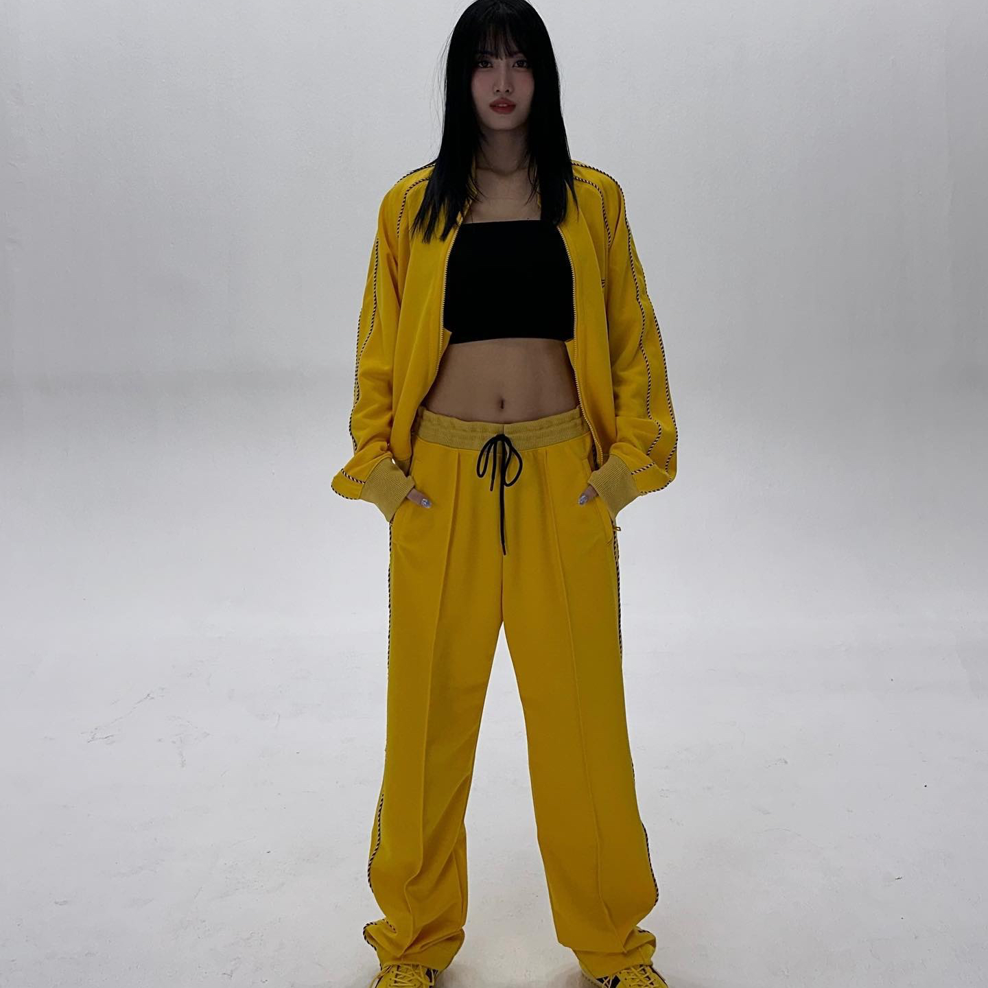 Momo (TWICE)的幕後花絮