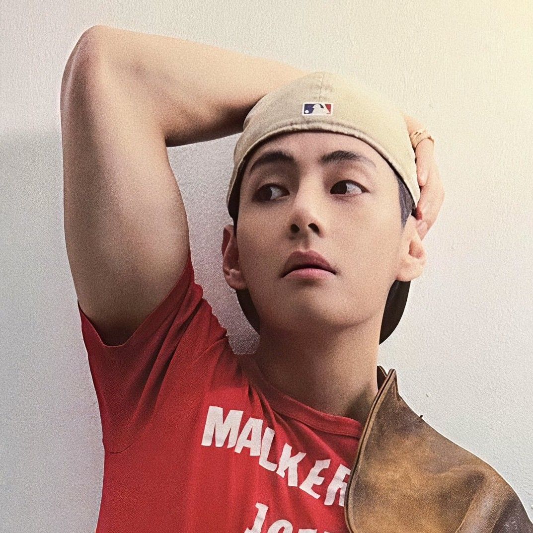 뷔 (방탄소년단)의 최신 사진