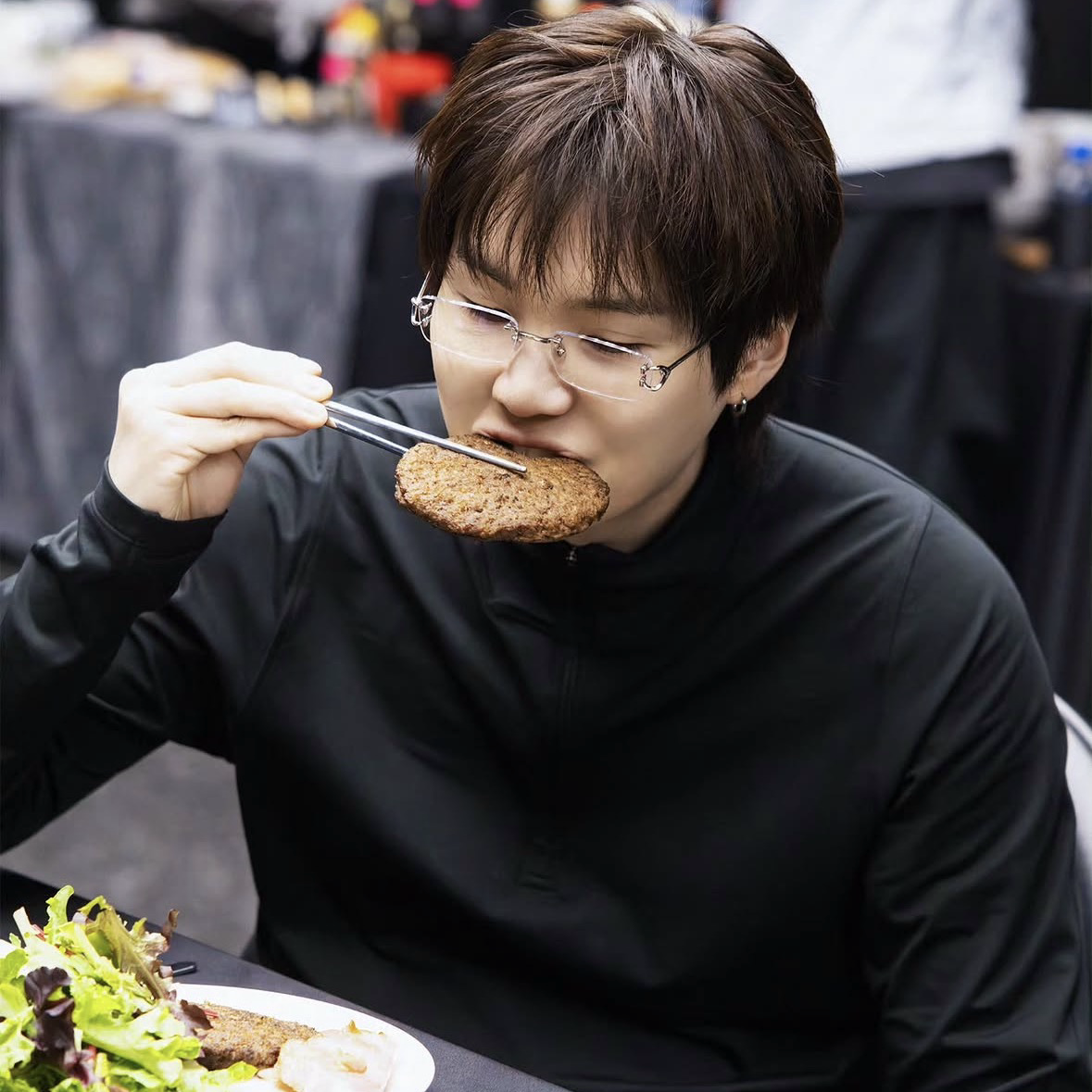 Foto aktivitas terbaru SUGA (BTS)