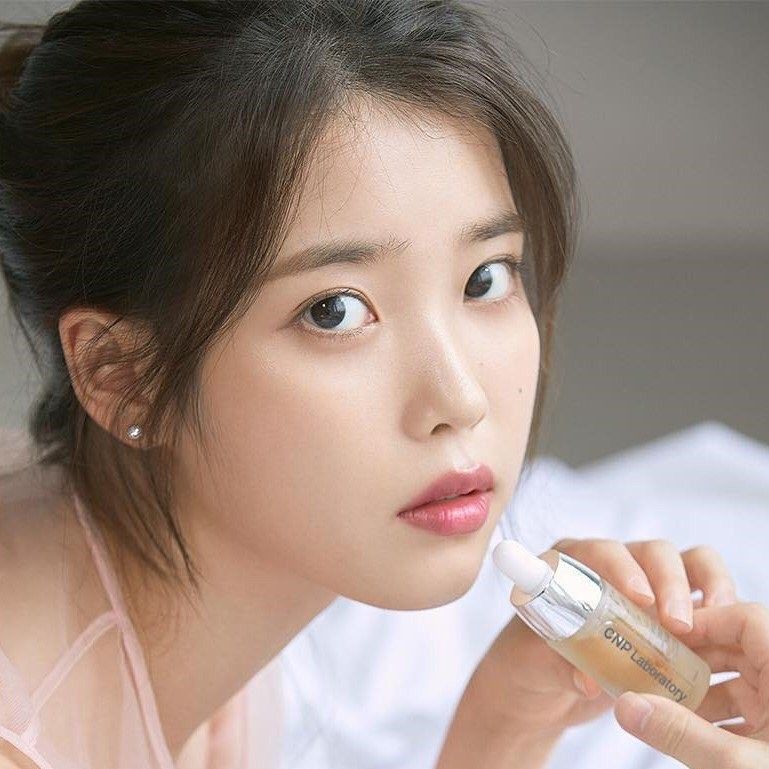 Behind-the-scenes cut of IU