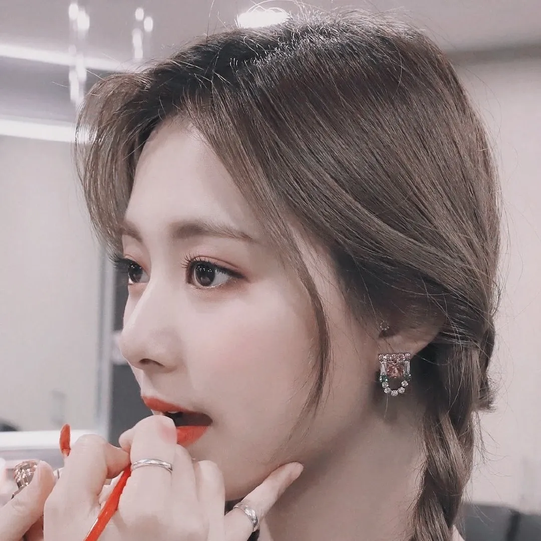 쯔위 (TWICE)의 비하인드 컷