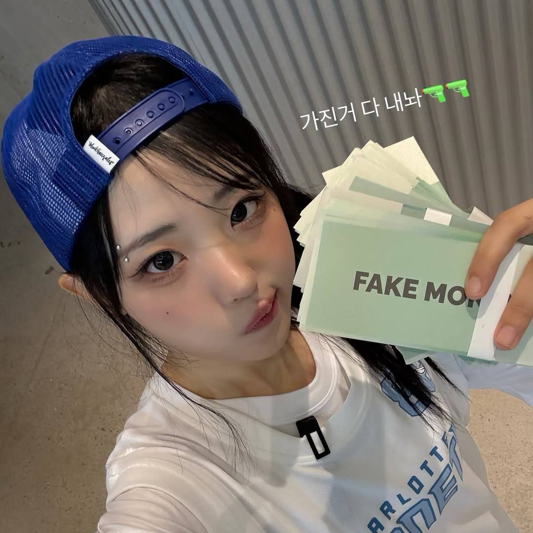 A moment captured by QWER's fan