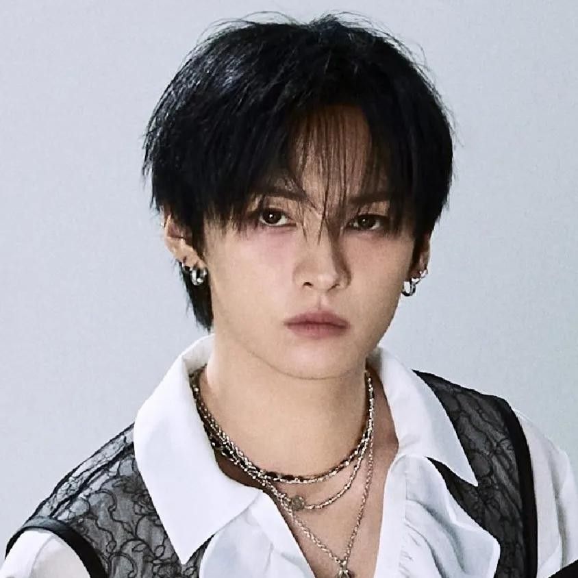 Behind-the-scenes cut of Stray Kids