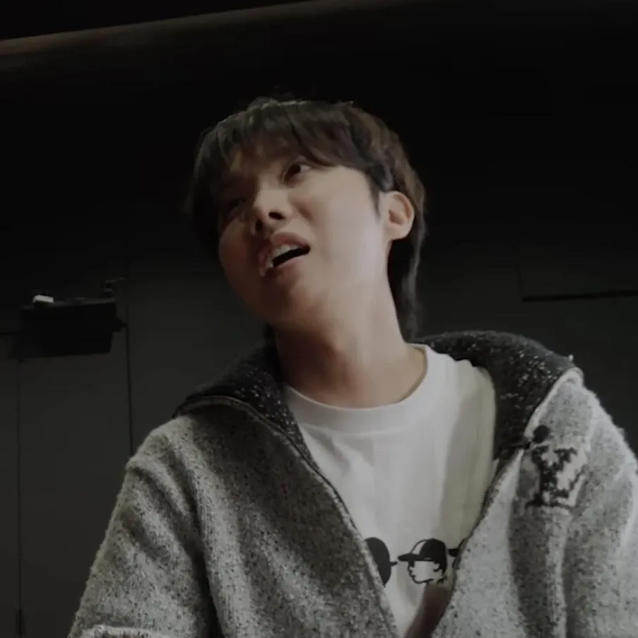 Foto aktivitas terbaru j-hope (BTS)