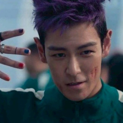 A moment captured by T.O.P's fan