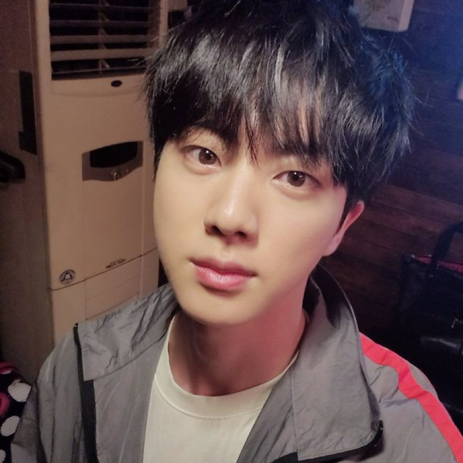 Foto terbaru Jin (BTS)