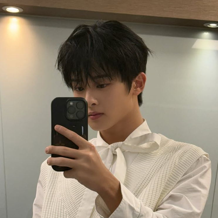 A moment captured by Woono (YOUNITE)'s fan