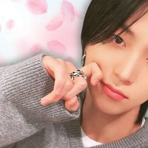 Shining profile picture of Hwi (TNX) on today's Choeaedol